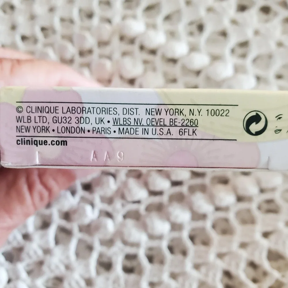 Clinique blushing blush